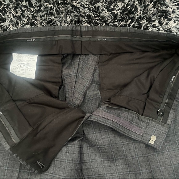 Beautiful Gucci suite sz.42 worn twice - Picture 9 of 10